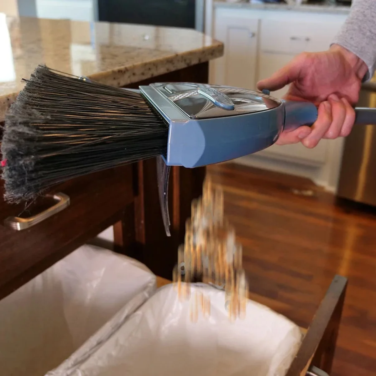 2-in-1 Cordless Vacuum Broom